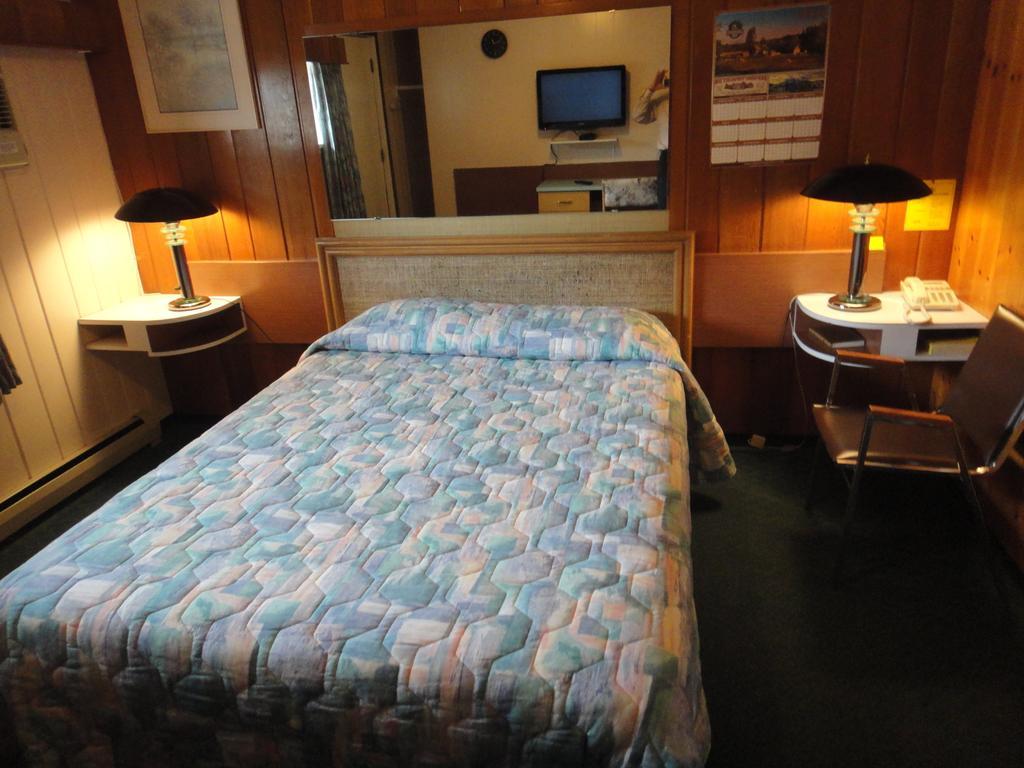 Airport Inn Motel Quesnel Zimmer foto