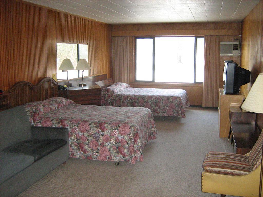 Airport Inn Motel Quesnel Zimmer foto